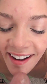 Ally brooks la teen bionda riccia fa un pompino pov