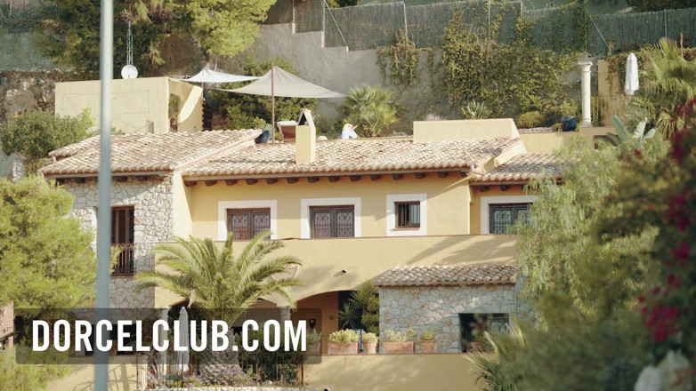 Dorcel Club: Jia Lissa ve Lucy Heart biraz eğleniyor