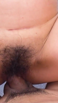 Drobna japońska biurowa dziewczyna uwodzi wielokrotne creampie gangbang i bukkake sex w bez cenzury JAV