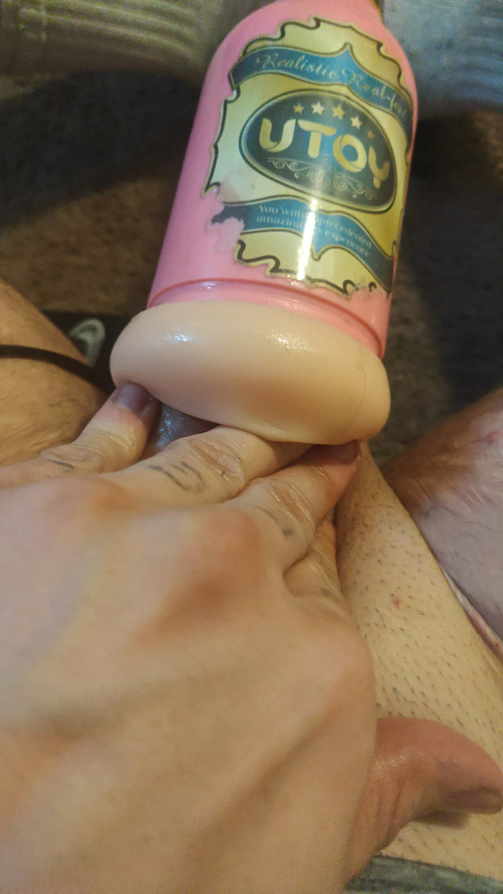 Cdubzdik: Alla lämnade, så jag lät min maskin suga sperma ur...
