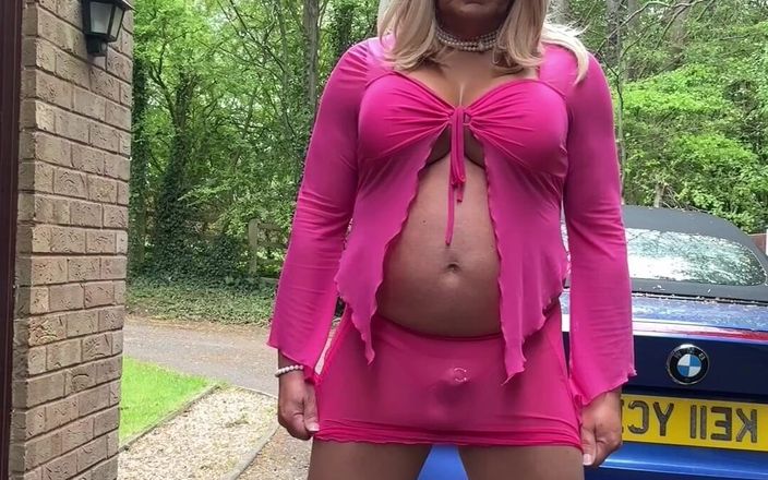 Kellycd2022: La travestita sexy kellycd2022 in collant senza cuciture e abito...