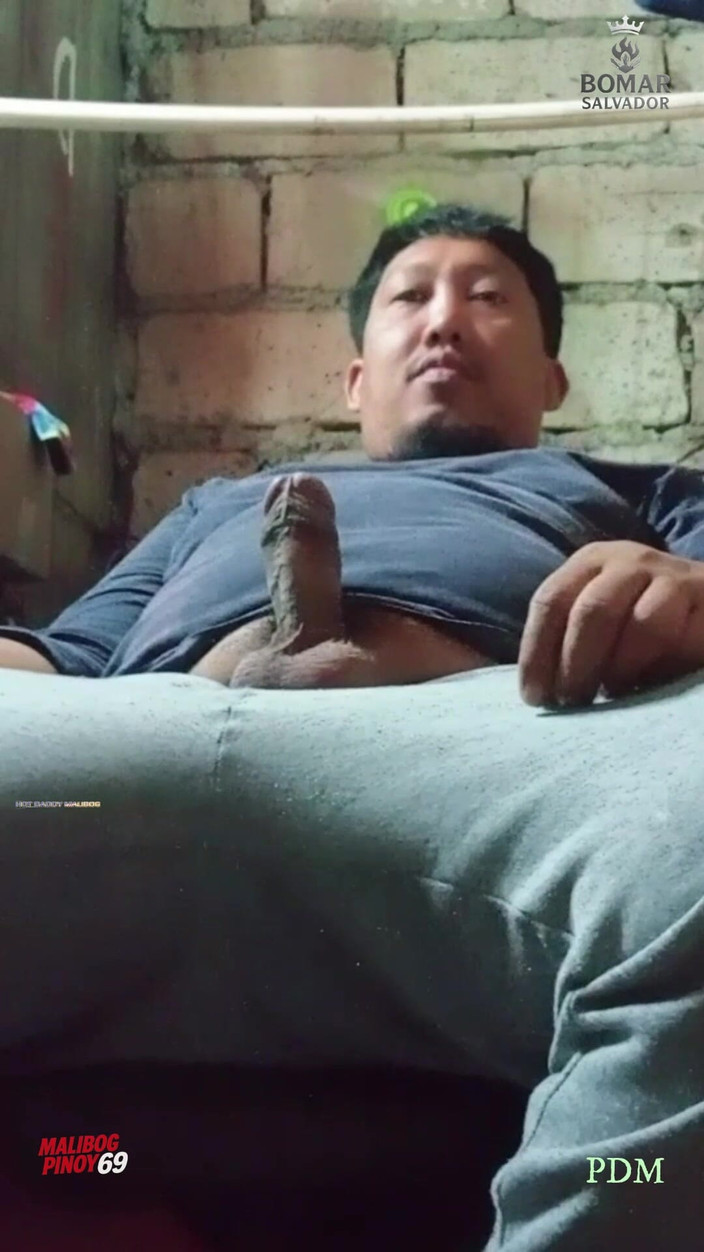 pinoy malibog: Il papà paffuto gioca con il suo grosso cazzo