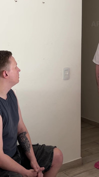 망사에 의붓섬 걸렸어 - 이제 그의 벌은 의붓형제의 대물 자지