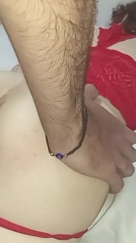Ze gaat op handen en voeten voor me en laat mijn pik volledige video schijnen