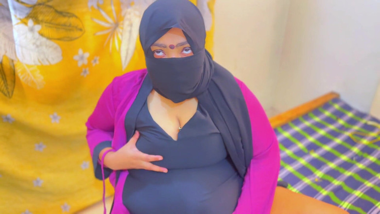 Aria Mia: İranlı Arap orta yaşlı seksi ateşli üvey anne otel odasında mastürbasyon...