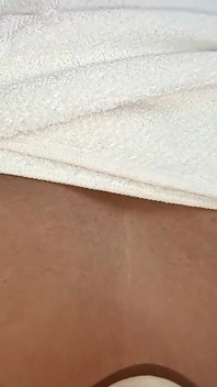 Vrouw belt stimulator naar huis -1