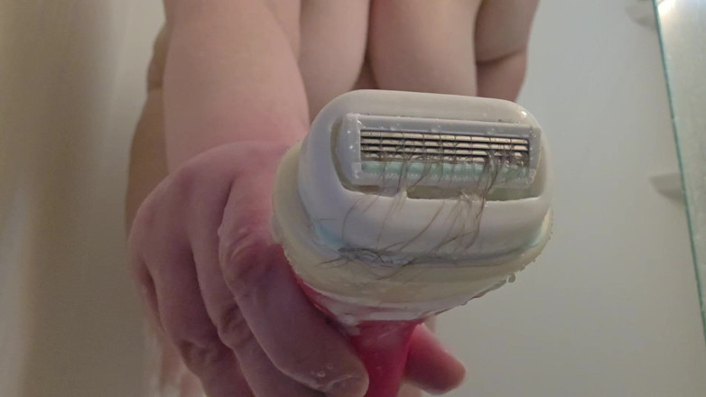 Virgie Blanca: 胖美女刮毛茸茸的冬季腿丝质光滑