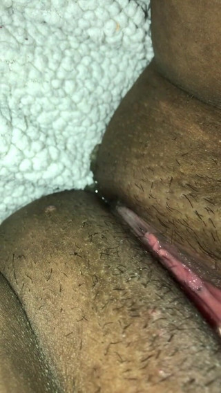 Wet pussy bby: Blowjob spielt mit ihrer nassen, fetten muschi