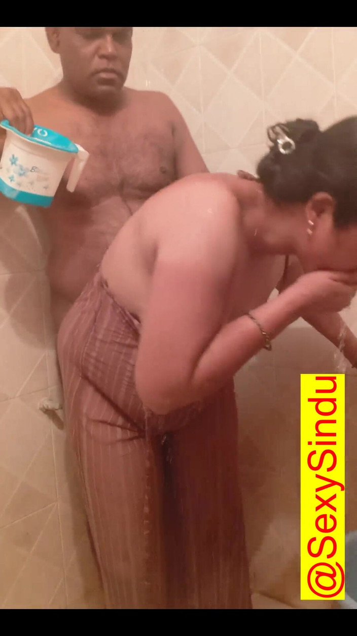 Sexy sindu: 最热门的情侣洗澡性爱视频
