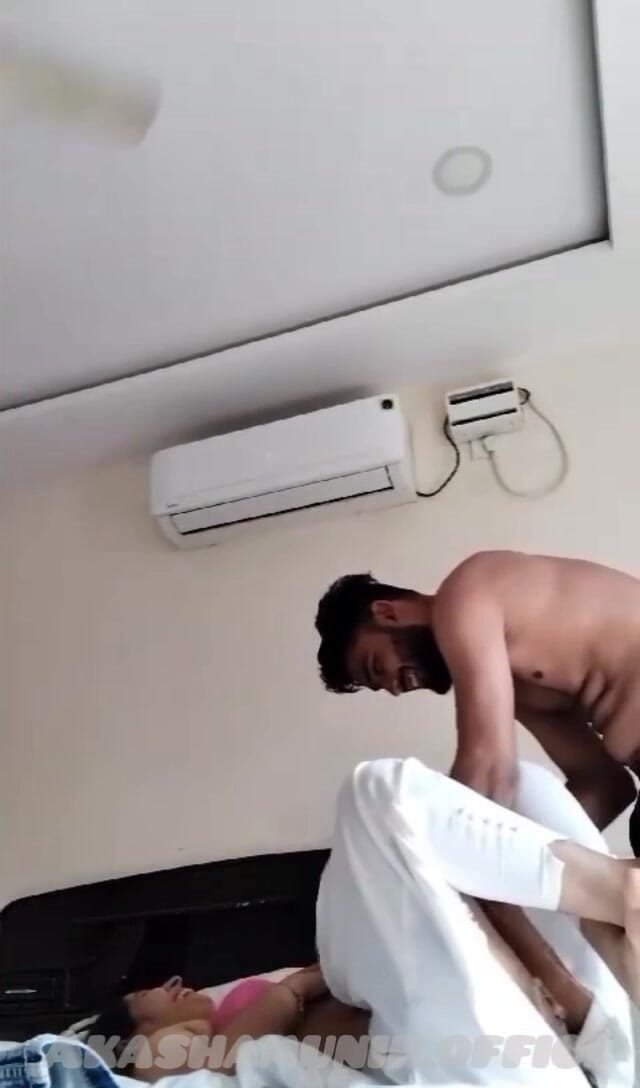 Akashamunir: Sexy pákistánská nevlastní sestra tvrdě šuká v hotelovém pokoji s nevlastním...