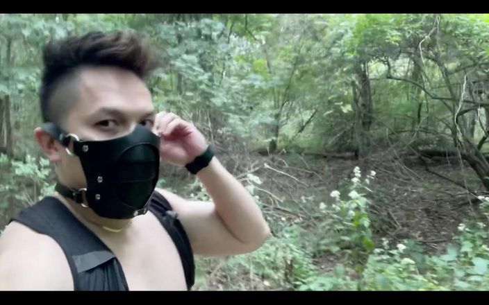 barenakedboy: 森で私と一緒に巻物を持って行こう