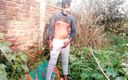 Hot dick Rohit: Indian Lucknow amature boy wytryski w dżungli na świeżym powietrzu full...
