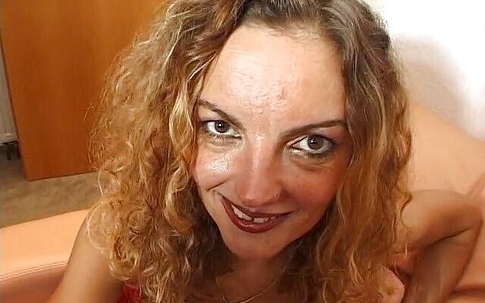 POV Orgasms: Tante nakal rambut pirang yang aduk lagi asik nyepong kontol