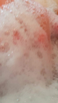 JuicyDream - joc cu pizdă și spermă pe cur în cadă