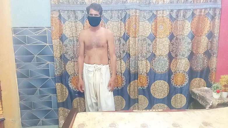 HotQueenPk: Malik ny ev hizmetçisi ko mutfak sy room mai bulaya...
