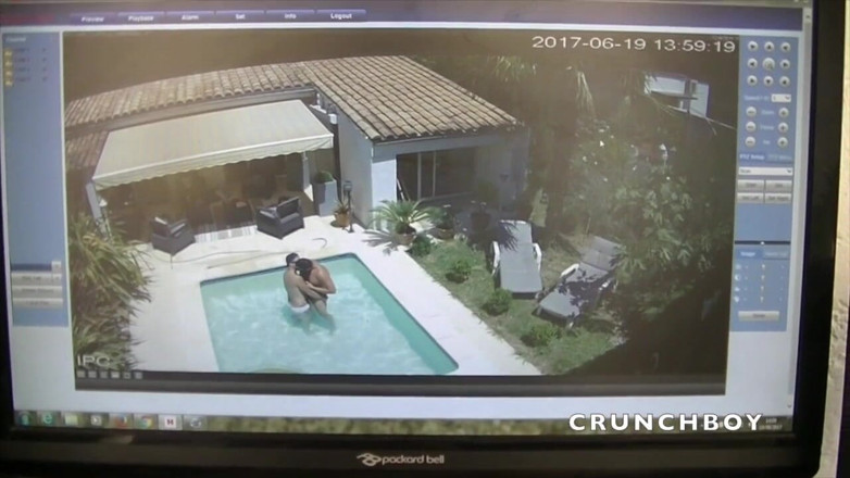 BAREBACK AND CREAMPIE CLUB: Enzo yüzme havuzunda xxl yarakla prezervatifsiz sikiliyor