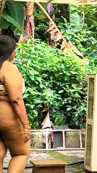 Mallu велика дупа сексуальної мамки в традиційному loincloth і bodice, представлений в сексуальному тілі на відкритому повітрі