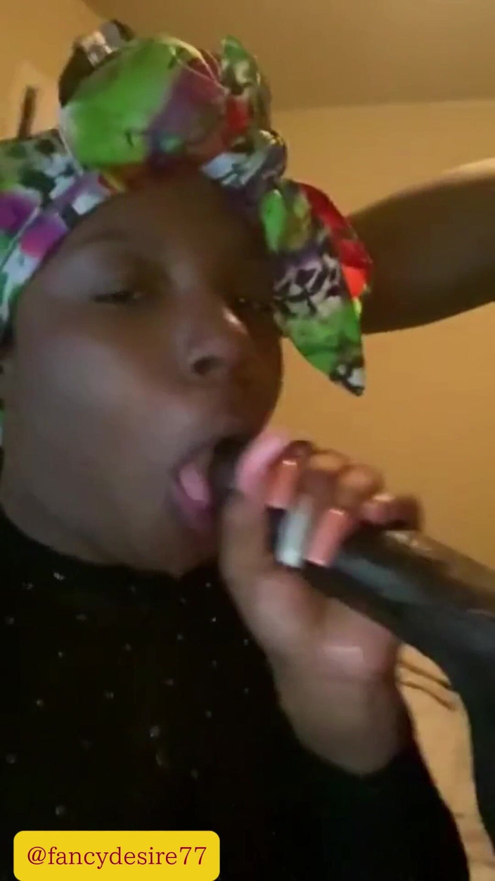 The quickie spot: Мой отчим переехал с нами и поздно ночью мы развлекаемся немного