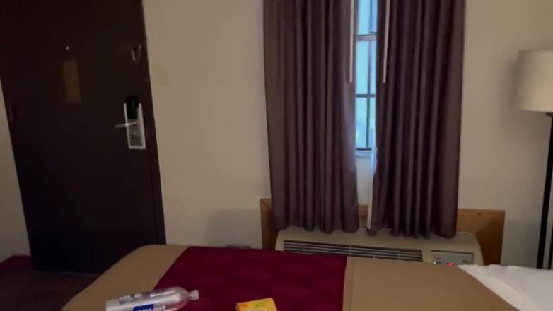 Fijii pornbox: Ich sehe, sie hat einen großen, fetten arsch, also musste...