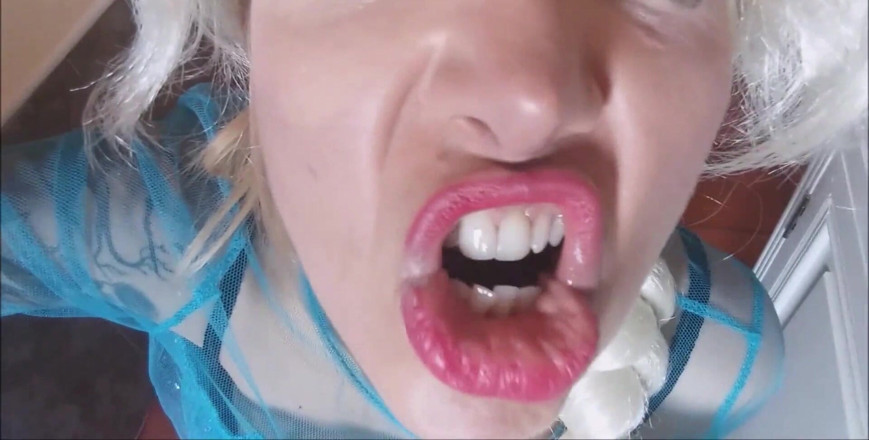 savannahamatoriale: Queen Elsa Naked Offer to Ya Her Ass! She's Not...