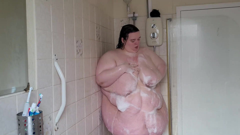 SSBBWLadyBrads: Chuveiro sensual com esse corpo grande e gordo
