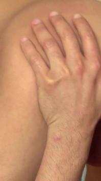 Kongkekkan pantat saya seperti yang tidak pernah berlaku sebelum ini. Letakkan mainan awak dan zakar dalam dubur awek saya