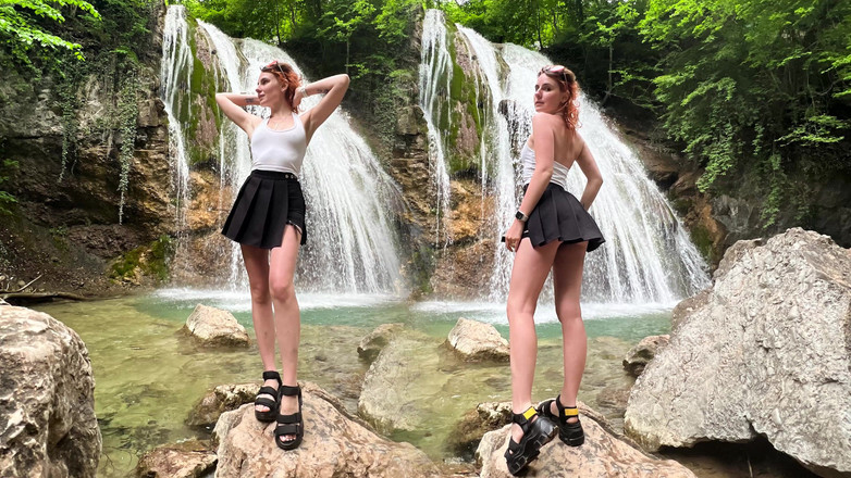 Darcy Dark: Ging naar de waterval voor een pijpbeurt