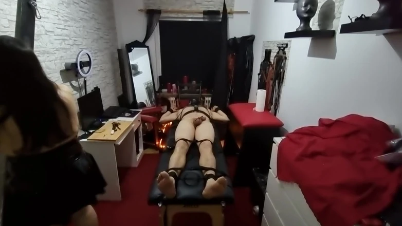 DOMINATRIX6: マッサージテーブルの拷問パート2-2