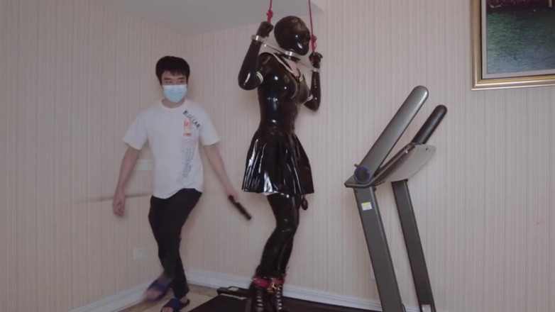 Aisan girl bondage: Mz24 - dívka svázaná na běžeckém pásu s kovovými omezeními a...