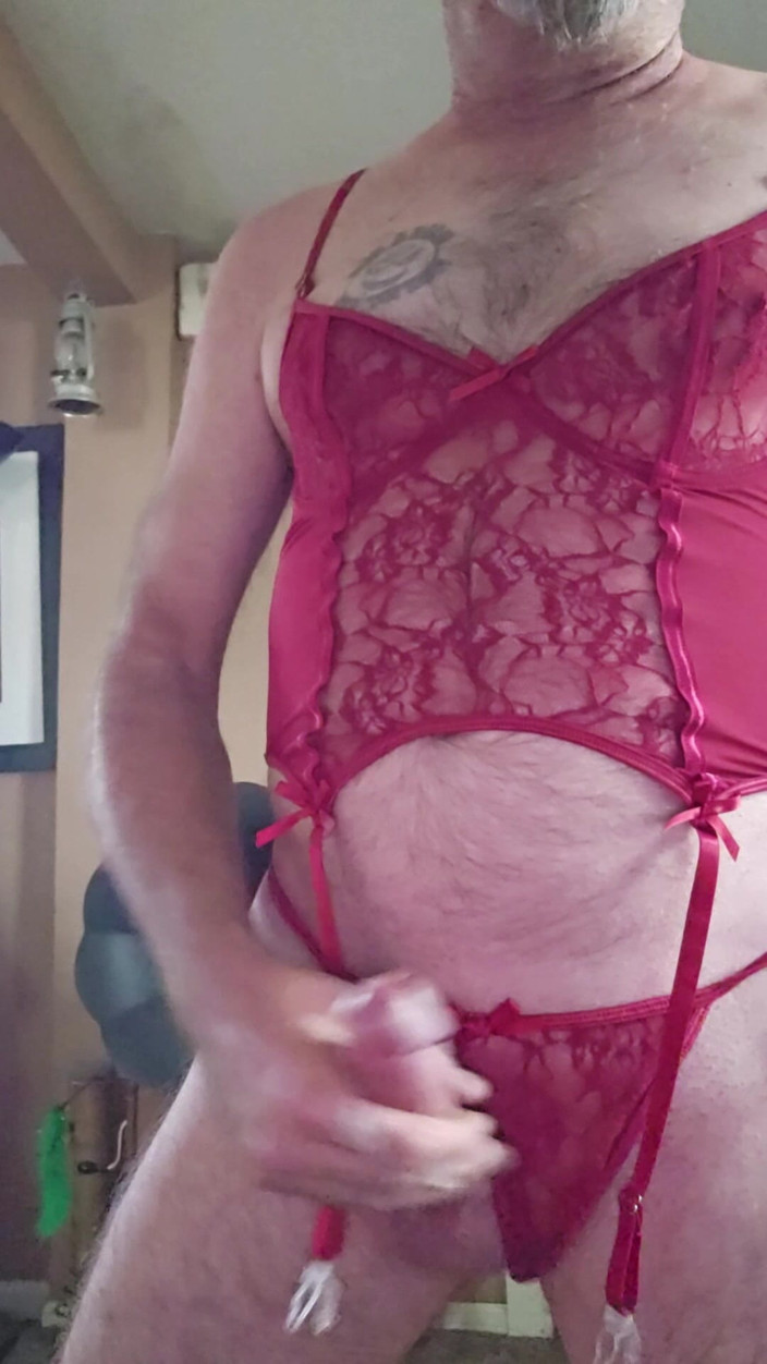 Fantasies in Lingerie: 실크에서 레드 레이스까지