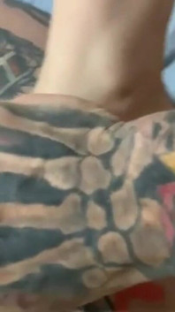 Piękna młoda kobieta była cała podniecona