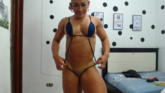 QuadsGoddess: Kobieta kulturystka doświadcza wielokrotnych i prawdziwych orgazmów podczas występu na żywo