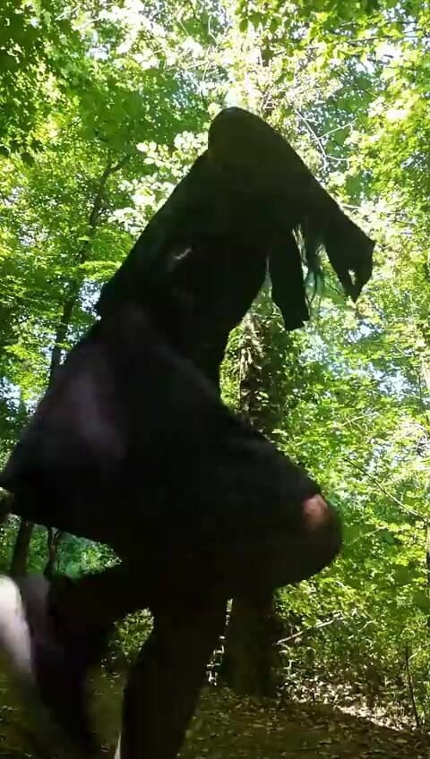 Babe2race: Masturbare în pădure în pauza de prânz