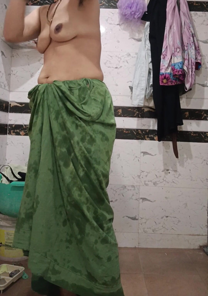 Priyahot77: Priya Bhabi groot poesje haar show