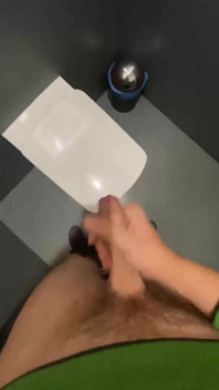 en mi oficina al lado de la habitación de mi jefe