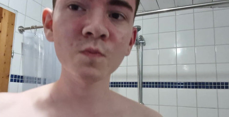 Prettyboi2000x: O biiiig dildoyla kendimi siktiğim başka bir video ve tüm...