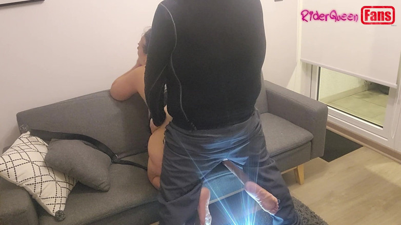 Riderqueen: 팬을 위한 비디오, 소파에서 큰 엉덩이.
