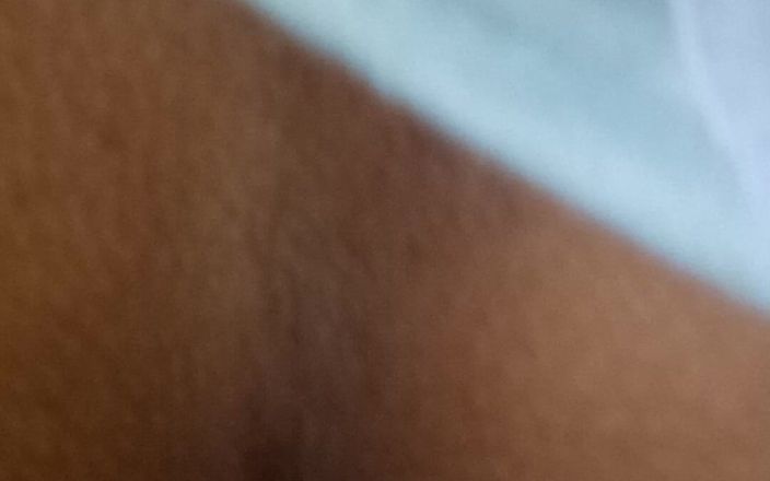 madusanka115: Mein mädchen spreizte ihren hintern weit und ließ mich sie...