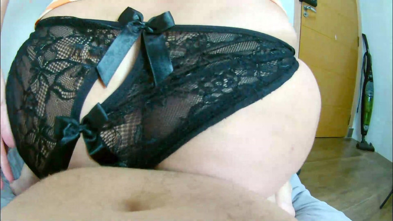 Minhaesposaparaoutro: 调皮情侣经历放荡妻子肛塞的双重插入