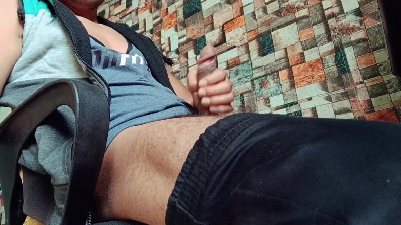 Hornyboy2058: Brudna sesja latynoska mięśni ojczyma zapala się