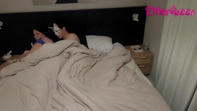 Riderqueen: Üvey anne yatak üvey oğlunu paylaşıyor - hayranlar orta yaşlı seksi iri...