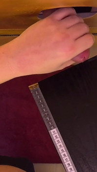 Gloryhole Cumshot Challenge: Hur långt skjuter den 20-årige egentligen?