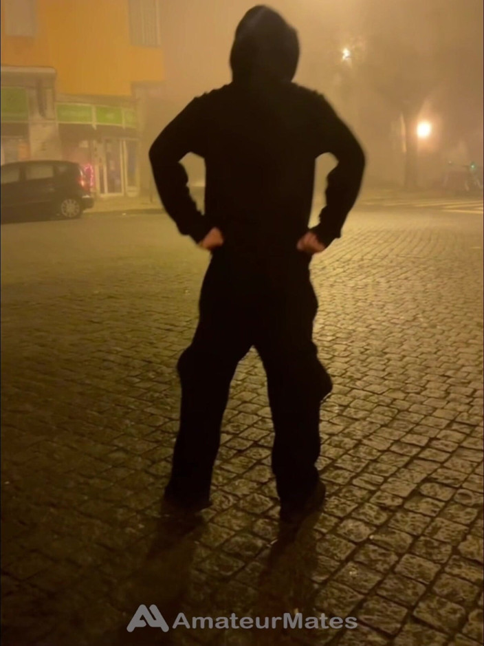 AmateurMates: Compilație de băieți amatori care își expun curul în stradă