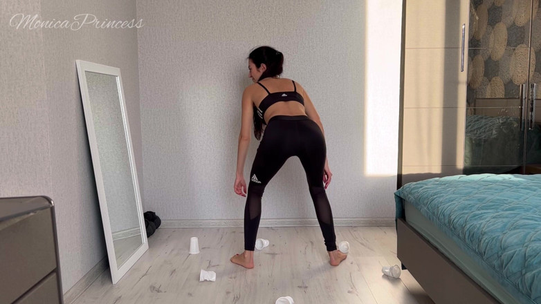 Princess Monica: Pantat cewek raksasa ini dientot habis-habisan sama kontol raksasa pria...