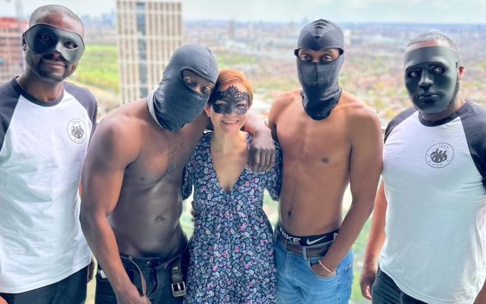 Queen-Lucy: Hotwife 4 BBC gangbang, zatímco paroháč manžel natáčí, dvp, zezadu, tvrdé šukání,...