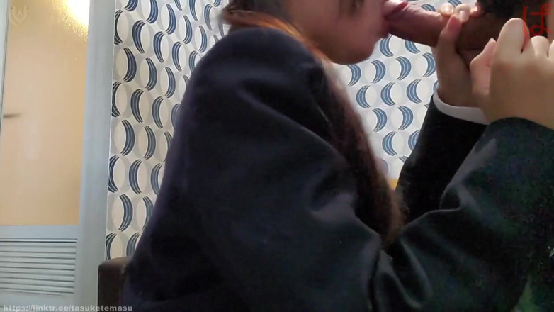 Japonica study book: Rå i uniform med en spelälskande tvillingflicka