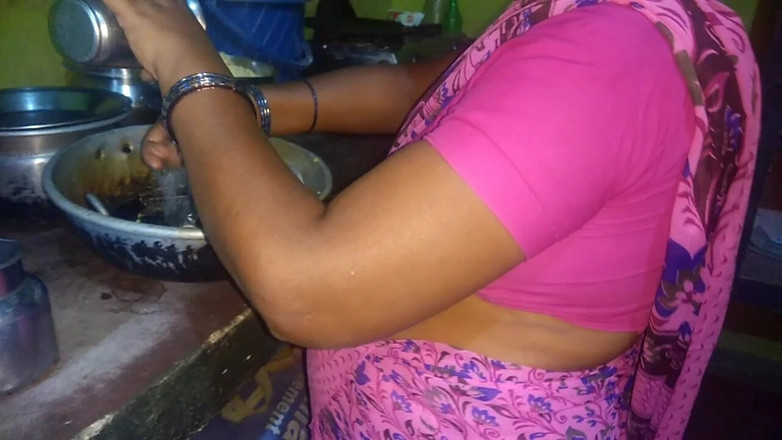 Desi Sathiya: Suri rumah Panas India Romance Hasband di dapur