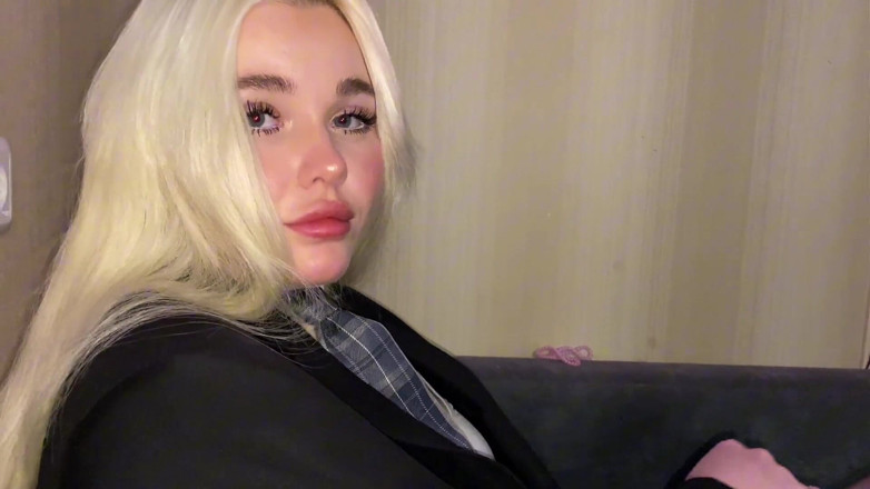 Blondessa: La giovane sorellastra Vendicato il fidanzato per tradire, mettendo sotto...
