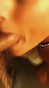 Le troie tettone isabel ice e Velicity von si fanno inculare e sborrare in faccia in un trio kinky