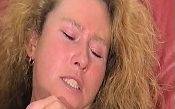 German's Lesbian: Amcık yalayan Alman orta yaşlı seksi kadın oyuncu seçmelerinde becerilerini...